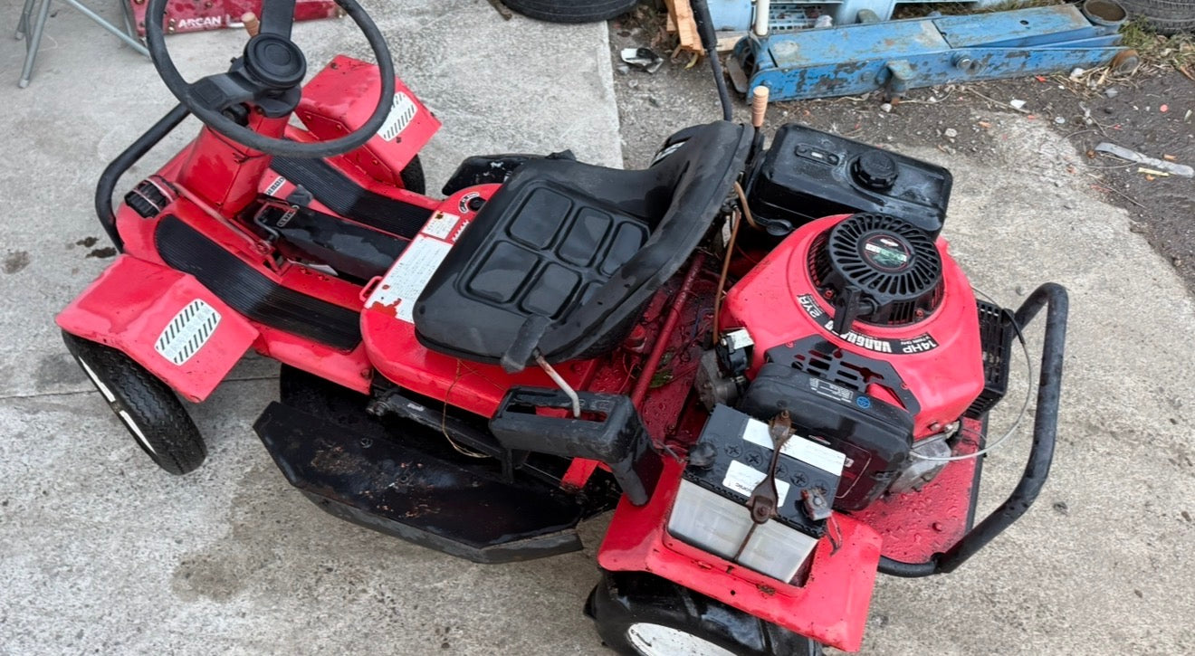 Tractor Cortacésped Compacto - Motor Briggs & Stratton Vanguard 14HP